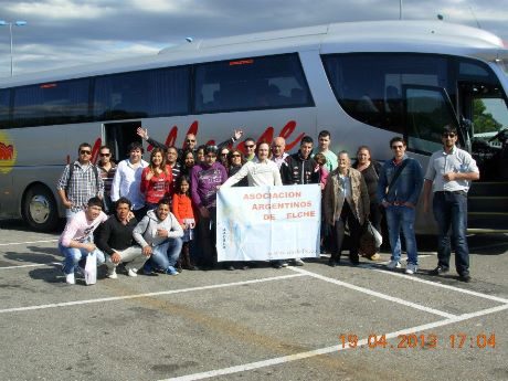 Lee más sobre el artículo La Asociación Argentinos de Elche realizó el 9º Viaje al Consulado